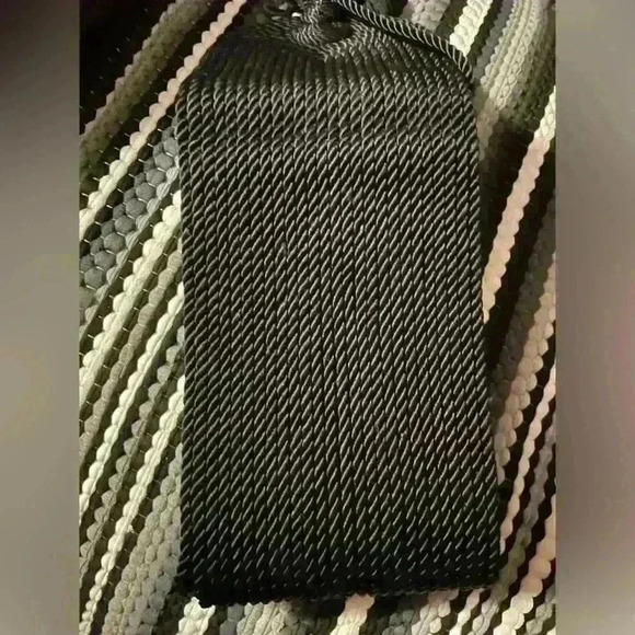 Lord and Taylor Black lightweight crossbody - Picture 4 of 10